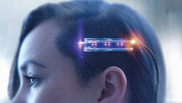Mujer de raza mixta sometidos a exploración cerebral futurista